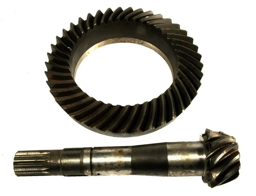 Wysoka jakość Wałek atakujący z kołem talerzowym Ford 8340 5164363